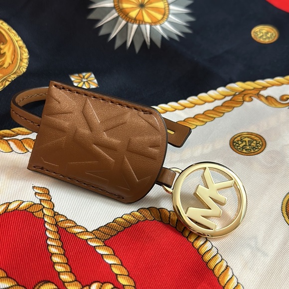 New Michael Kors Leather Fob - Picture 3 of 4